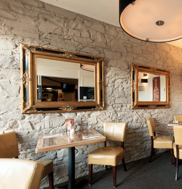 The Salmon Inn Galashiels Buitenkant foto